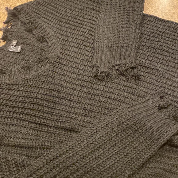 Windsor Black Knot Fringe Black Sweater XS - Picture 7 of 15